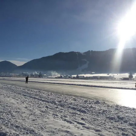 Haus Rohr 招待所 3*